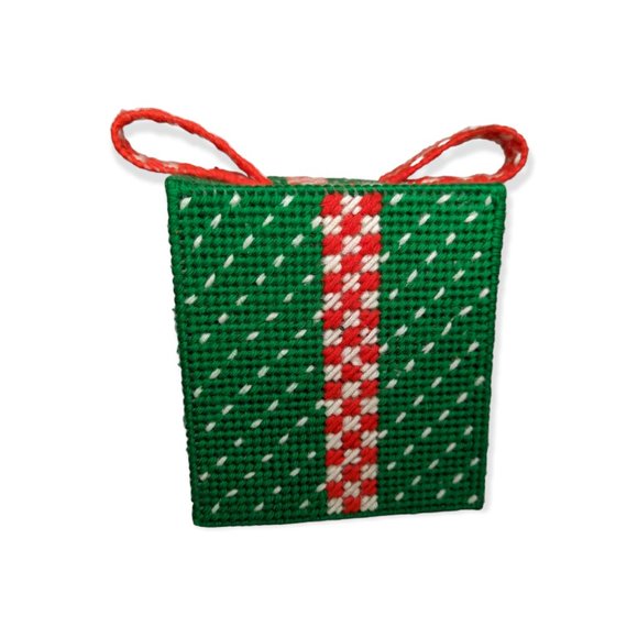 Vintage Handmade Plastic Canvas  & Yarn Christmas Present Tissue Cover - Picture 3 of 8